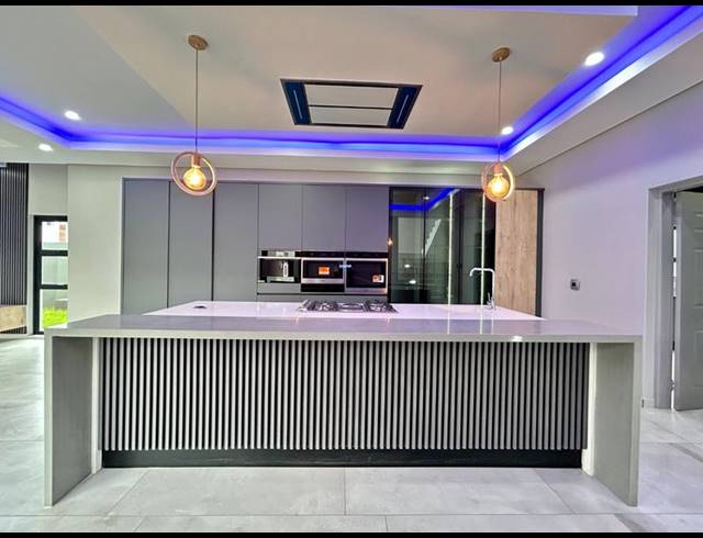 5 BEDROOM HOUSE FOR SALE IN SIX FOUNTAINS RESIDENTIAL ESTATE